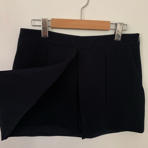 Club Monaco navy blue skort - Picture 2 of 3